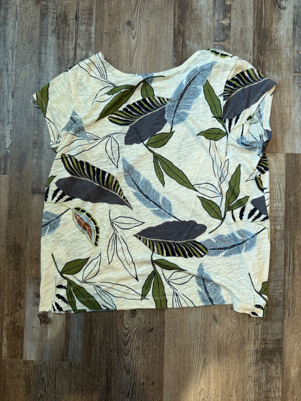 Leaf Print Short Sleeve Top with Button Detail - Picture 3 of 4